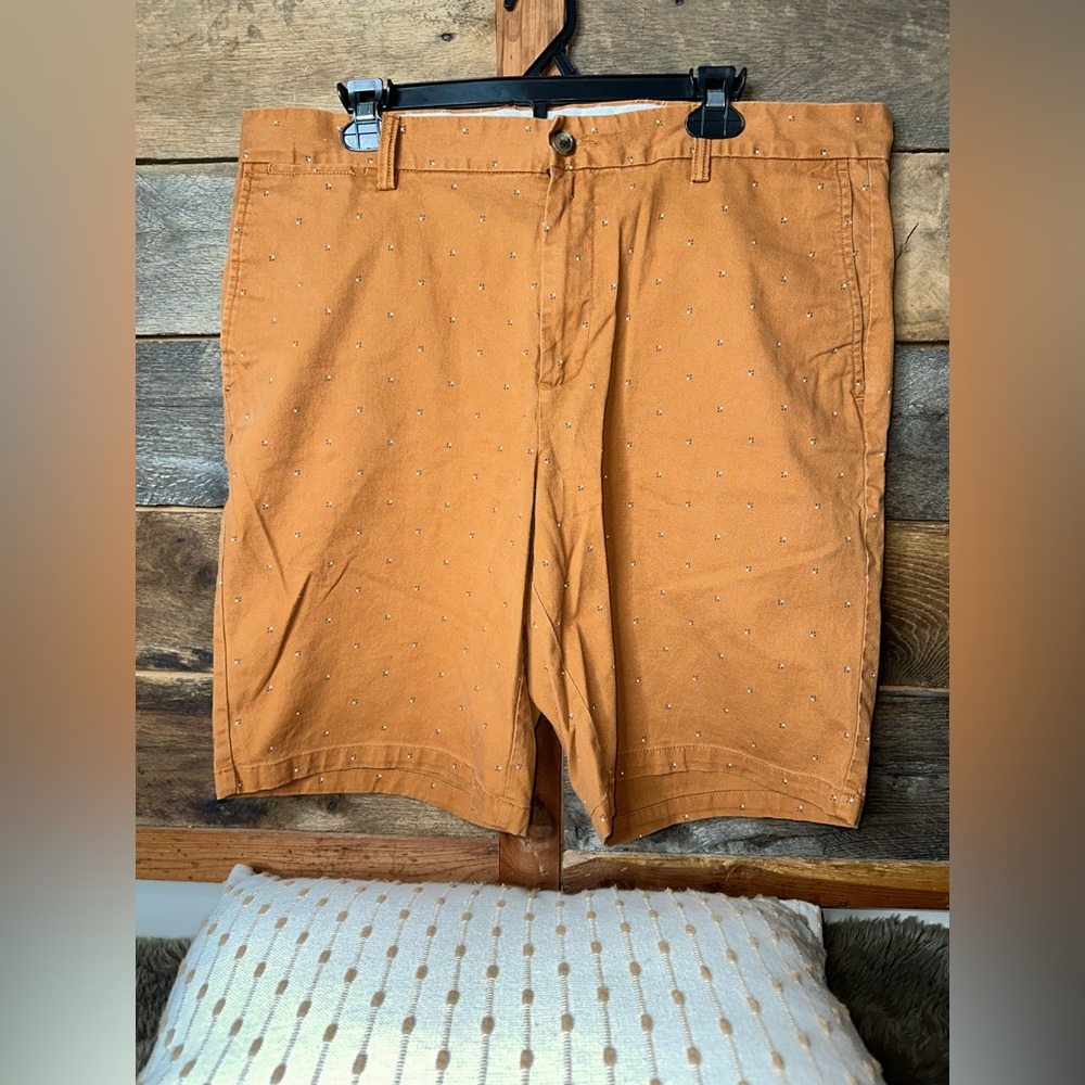 Men’s OLD NAVY Ultimate Slim Built-In Flex Chino Shorts tall  Rust Paw Print